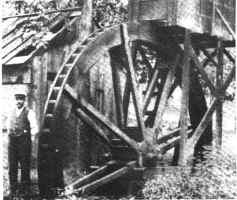 waterwheel.JPG (132442 bytes)